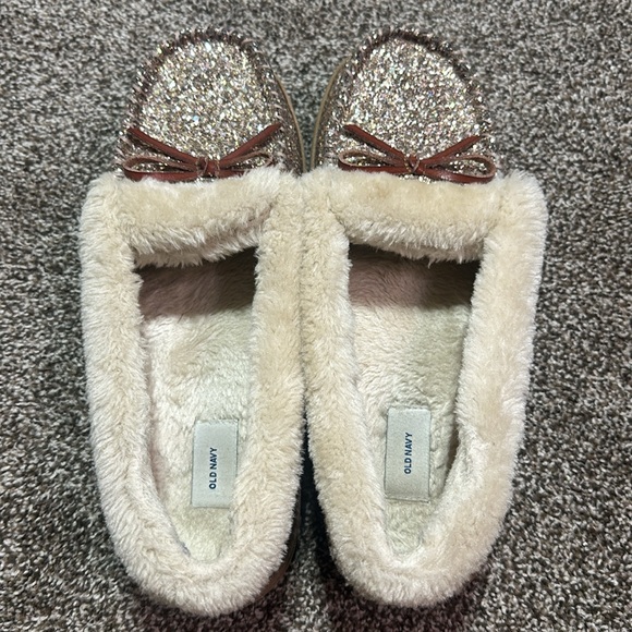 Old Navy size 9 women’s gold glitter sparkle slippers. Preowned. Faux fur. - Picture 8 of 8